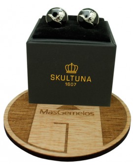 gemelos pato skultuna para camisa plateado con fondo negro