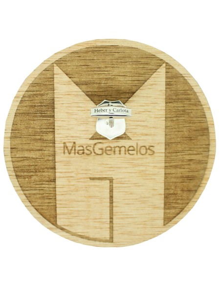 Serviço de personalização de gravação em abotoaduras de camisas