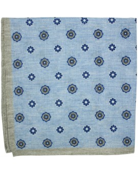 Pañuelo de bolsillo azul cielo con marco marron y estampado de flores de lino